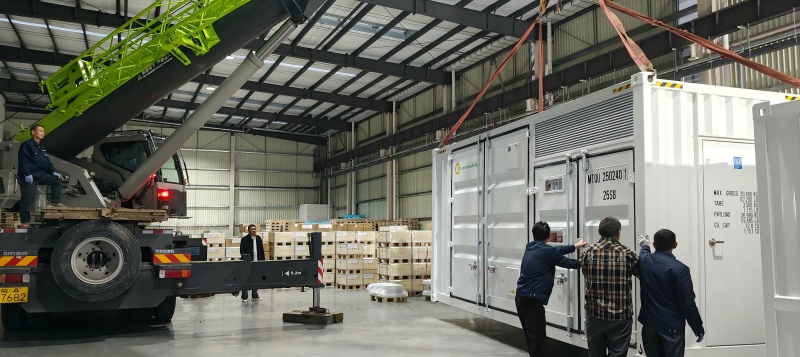 ركوب الموجة: صناعة بطاريات الليثيوم الصينية تُسرّع توسعها العالمي